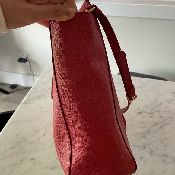 Prada saffiano tote purse - Picture 4 of 11